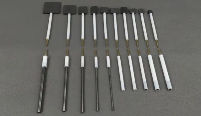 Vários eléctrodos no laboratório de eletroquímica