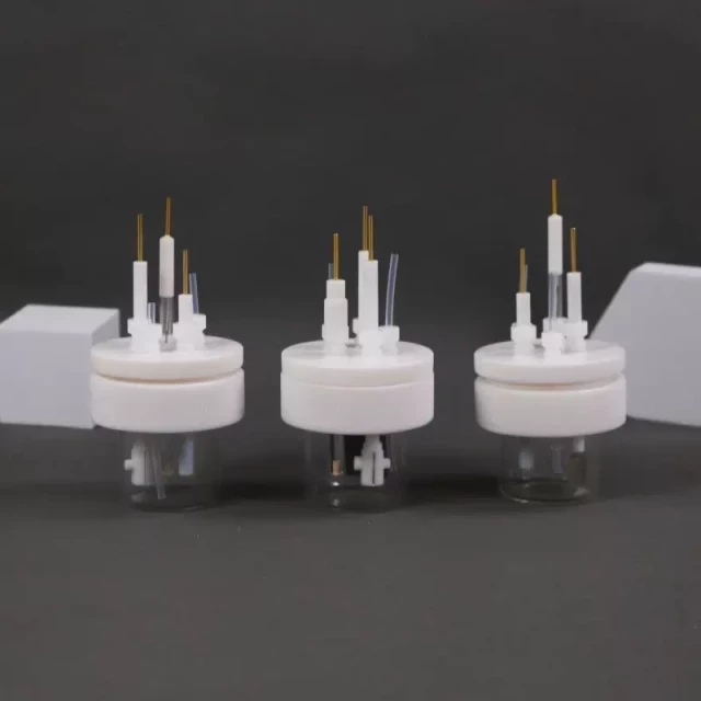 Vários eléctrodos no laboratório de eletroquímica