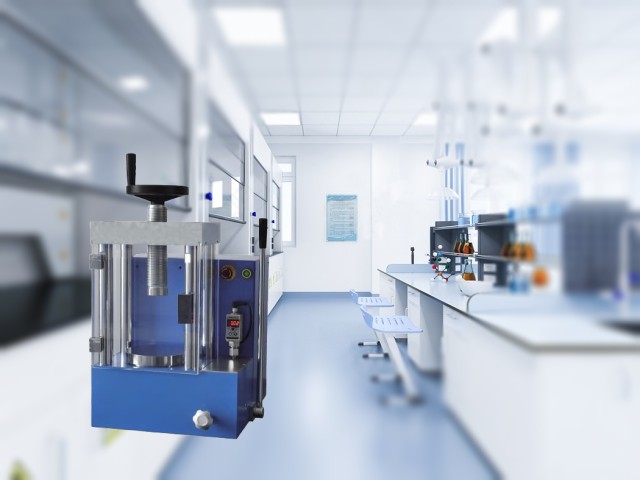 Como garantir a segurança no local de trabalho ao utilizar uma prensa hidráulica no seu laboratório