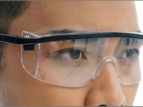 Equipo de seguridad en un laboratorio: protección ocular