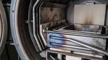 التكلفة غير المرئية للصبغة الزرقاء: تجنب الكارثة في منطقة التسخين لفرن التفريغ