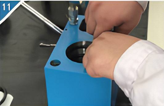 11. Replace the sealing ring with a new one.