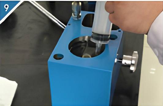 9. Remove the hydraulic oil from the cylinder.