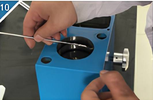10.10. Remove the sealing ring from the oil cylinder.