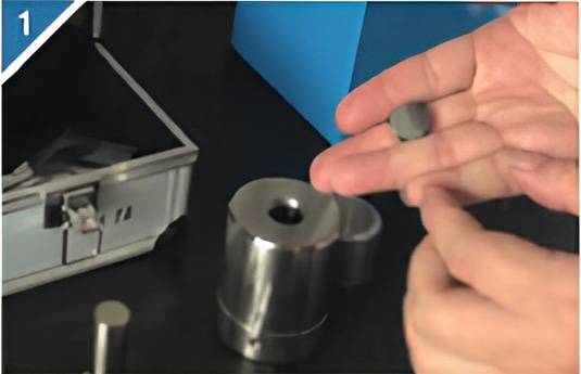 1.Assemble the mold cover and mold bottom and place the mold piece.