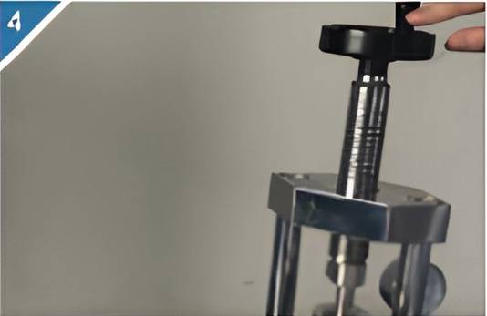 4.Place the mold into the tablet press.