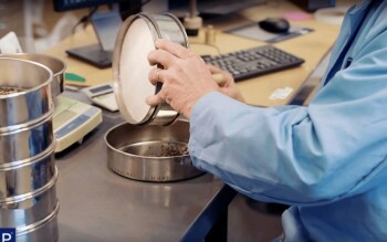 筛分的科学原理:了解粒度分布和实验室测试筛