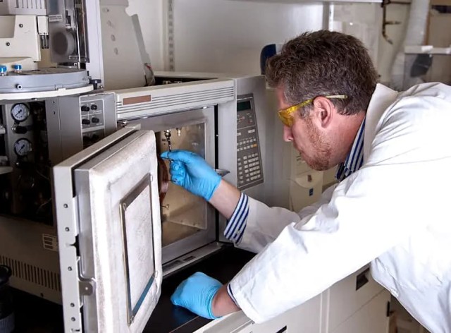 实验室烤箱在科研和工业中的作用
