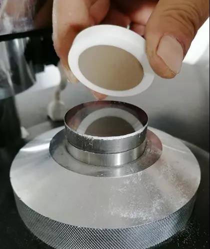 Boric acid rimmed pad sample preparation method