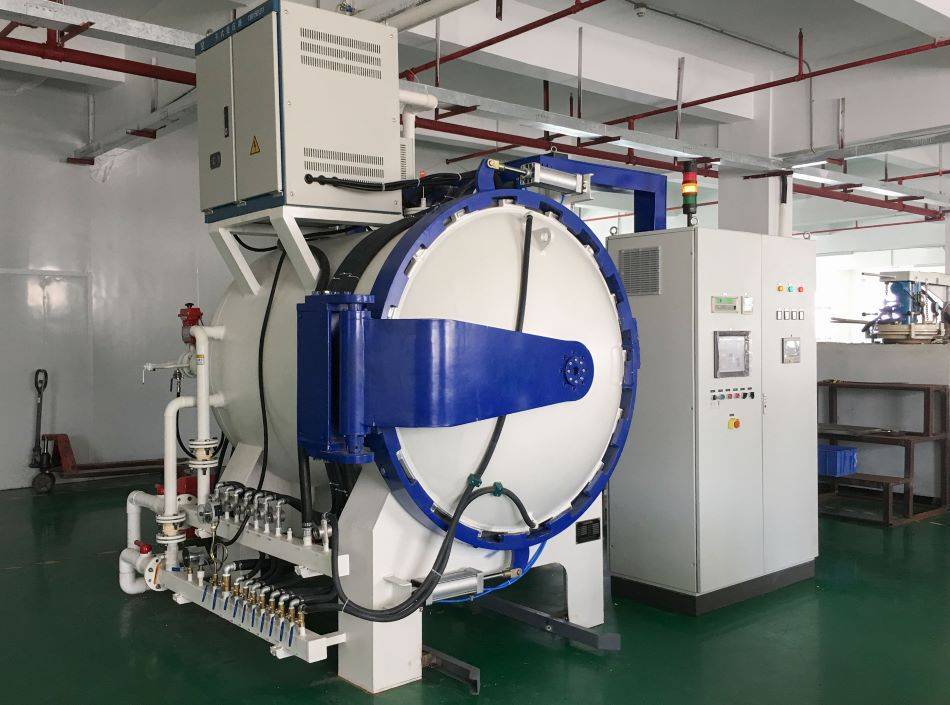 Vacuum tempering furnace