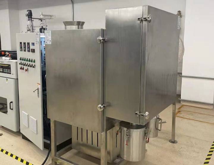 Liquid nitrogen cryogenic pulverizer