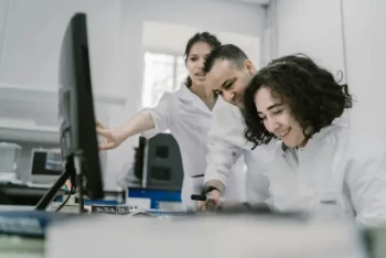 Comment les congélateurs ULT empêchent la perte catastrophique d'échantillons microbiologiques