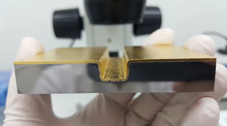 Qu'est-ce que la couverture de marche (step coverage) du dépôt physique en phase vapeur ? Maîtriser les films minces uniformes pour la microfabrication