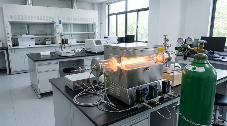 ما هو دور الأرجون في ترسيب الأغشية الرقيقة بالترسيب الكيميائي للبخار (CVD)؟ إتقان التحكم الدقيق في ترسيب الأغشية