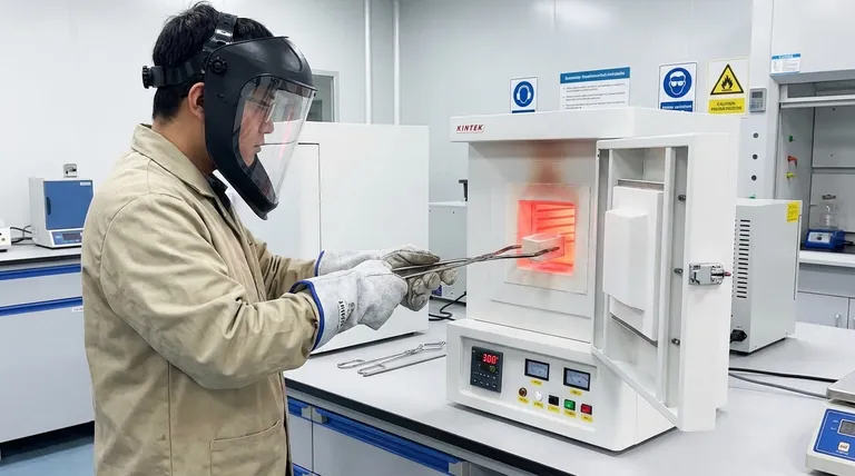 ¿Qué precauciones deben tomarse durante un experimento de tratamiento térmico? Protocolos de seguridad esenciales para su laboratorio