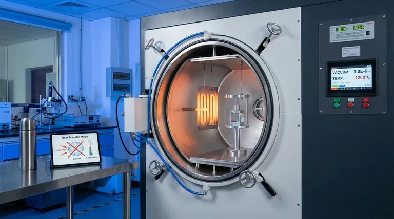 لماذا لا يمكن أن يحدث التوصيل الحراري في الفراغ؟ الدور الأساسي للجسيمات في انتقال الحرارة