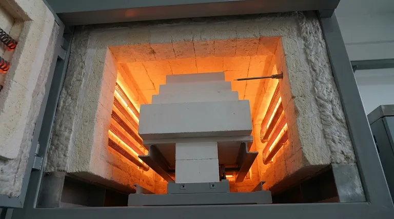 머플로 내부에는 무엇이 있나요? 정밀한 고온 처리를 위한 핵심 구성 요소 알아보기