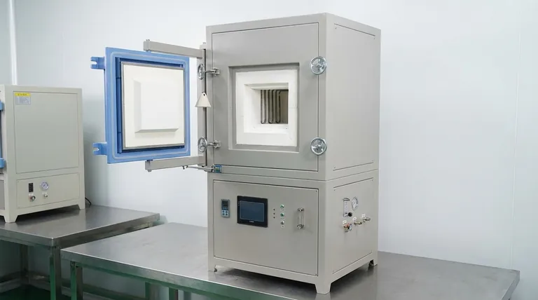 Quais são as duas classes básicas de fornos usadas no tratamento térmico? Escolha o Ambiente Certo para o Seu Metal