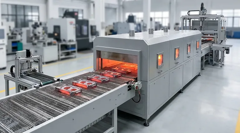 Qu'est-ce qu'un exemple de four continu ? Découvrez le four à bande transporteuse pour la production à grand volume