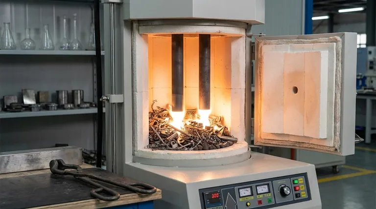 Quais materiais são usados em um forno a arco elétrico? Um guia sobre sucata, eletrodos e refratários