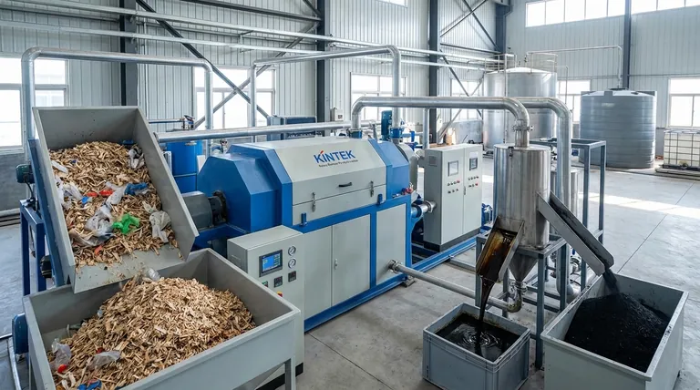 ما هي عملية الانحلال الحراري السريع؟ تحويل الكتلة الحيوية إلى زيت حيوي سائل بكفاءة