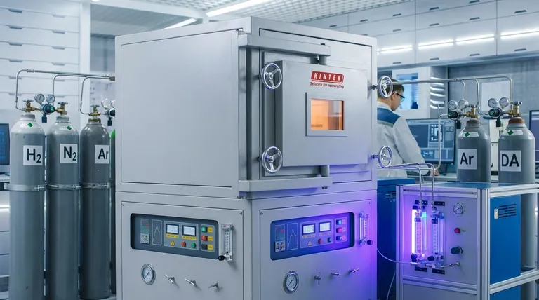 لماذا يعد التحكم في الجو أثناء التلبيد ضروريًا؟ منع الأكسدة والتحكم في خصائص المادة