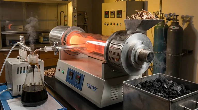 Qual è la differenza tra pirolisi veloce e lenta? Scegliere il giusto processo di conversione della biomassa