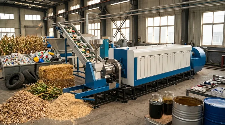 熱分解油の原料は何ですか？バイオマスとプラスチック廃棄物から燃料を生成