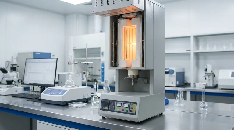 Qual è l'uso di un forno a batch? Ottieni un trattamento termico di precisione per il tuo laboratorio o officina