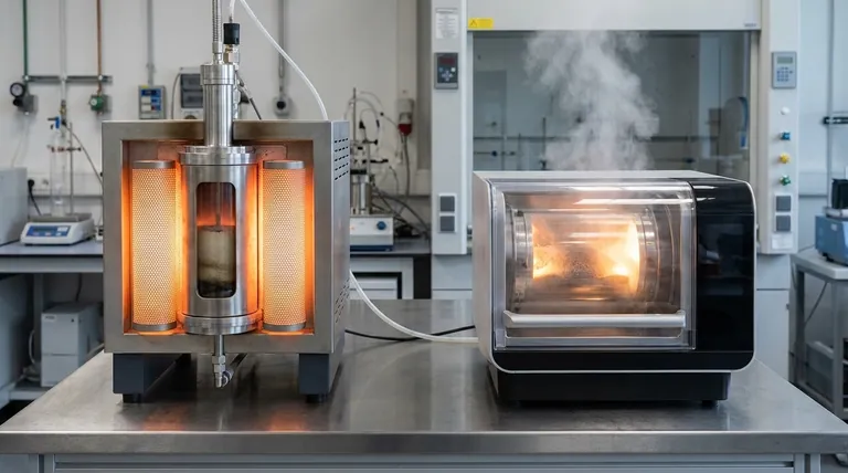 Qual è la differenza tra pirolisi a microonde e convenzionale? Una guida ai meccanismi di riscaldamento e all'efficienza