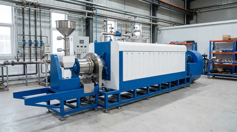 ما هي عملية الانحلال الحراري بالدُفعات؟ دليل خطوة بخطوة لتحويل النفايات إلى طاقة