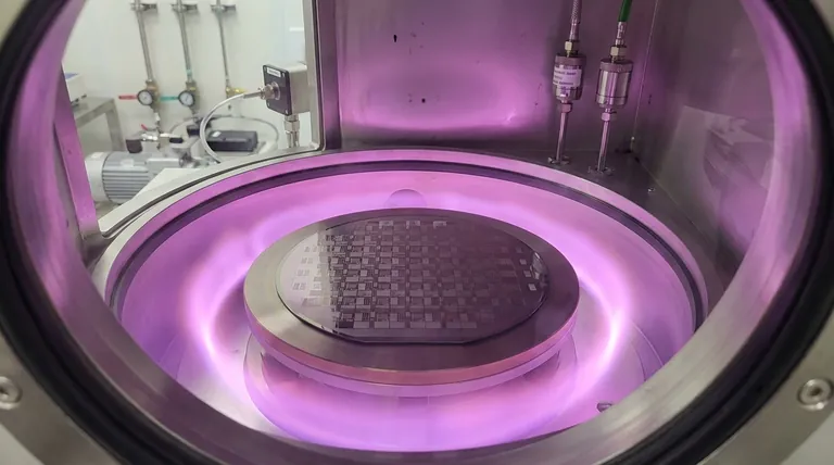 ¿Cuál es el proceso de PECVD en semiconductores? Habilitando la deposición de películas delgadas a baja temperatura