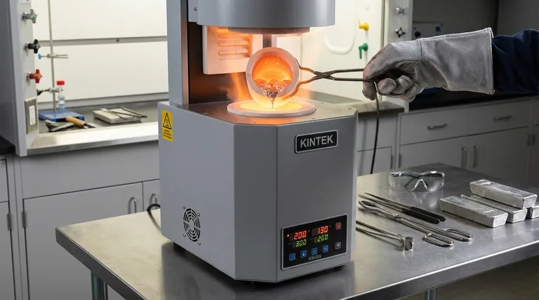 Cos'è un forno a crogiolo nel processo di fusione? Una guida alla fusione versatile per piccoli lotti