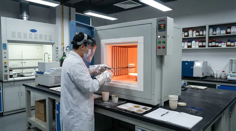 Qual é a função do forno de laboratório? Uma Ferramenta para Transformação Térmica Precisa