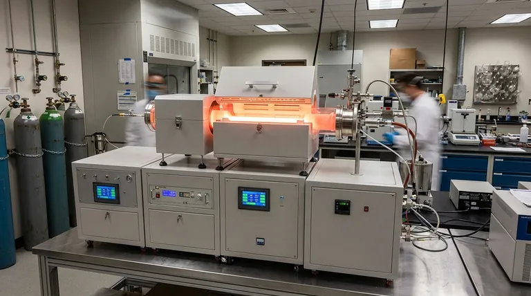 Por que o CVD é melhor que o PVD? Obtenha Revestimentos Superiores e Uniformes em Geometrias Complexas