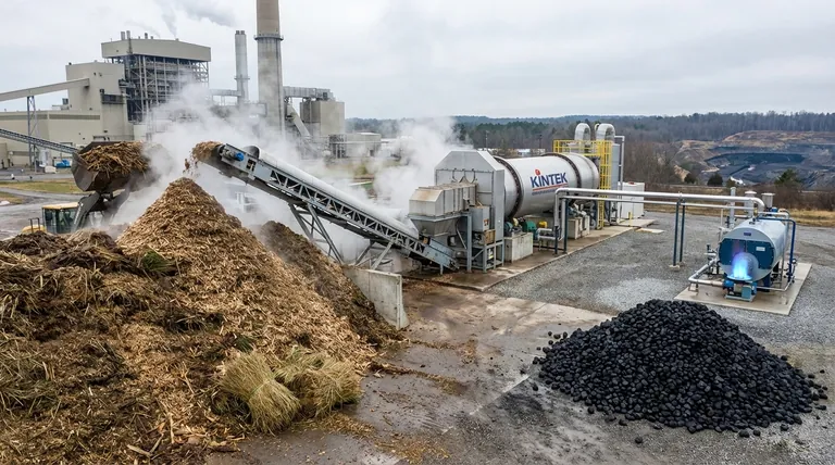 ¿Por qué la energía de biomasa no es tan eficiente como los combustibles fósiles? Descubra las limitaciones clave en densidad energética y ciclo de vida.