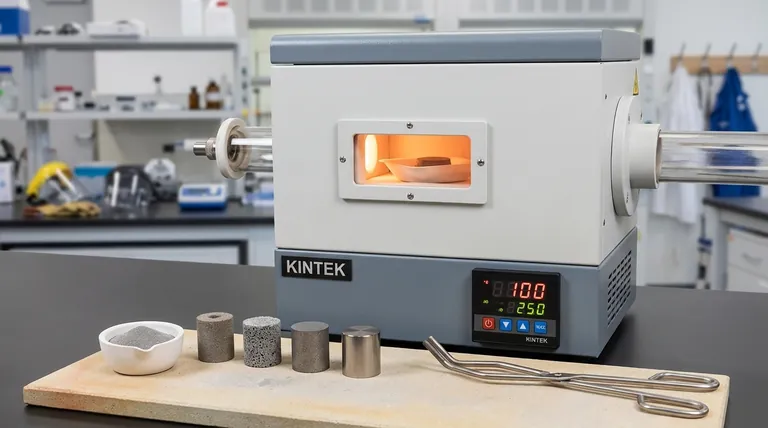 Qual è l'effetto della temperatura di sinterizzazione? Padroneggiare la chiave per la densità e la resistenza del materiale