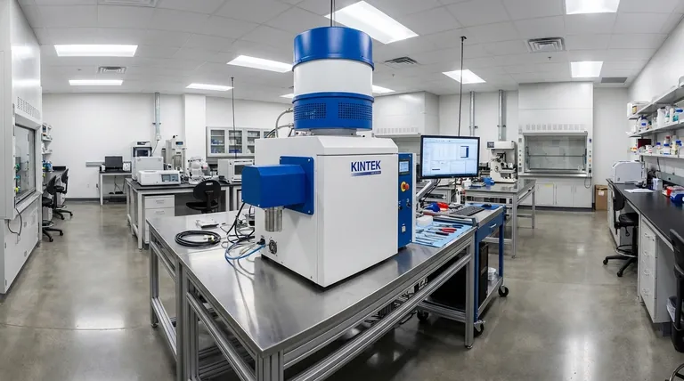 Что такое процесс напыления? Пошаговое руководство по осаждению тонких пленок