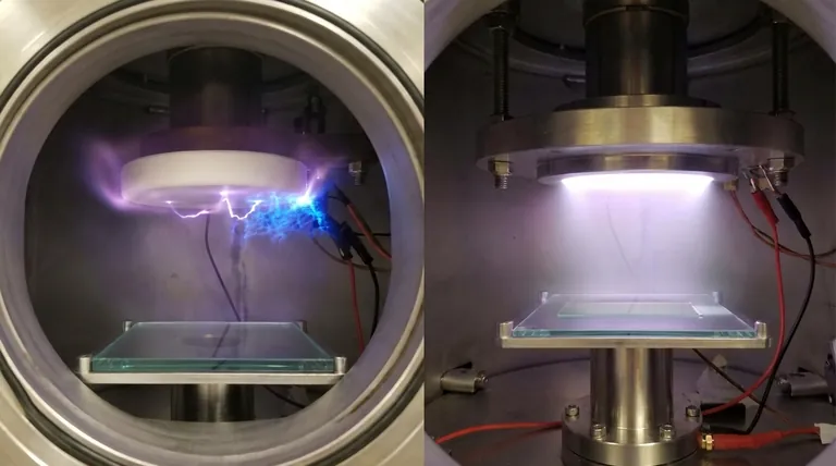 Por que a pulverização catódica DC não é usada para isolantes? Supere o Efeito de Acúmulo de Carga com a Pulverização Catódica RF