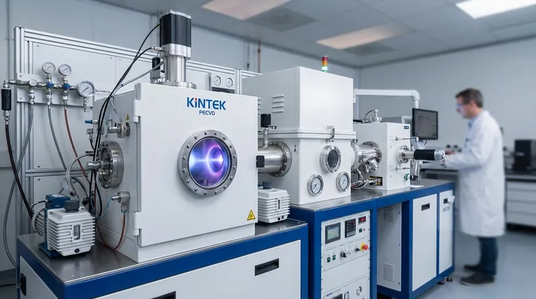 ما هي الميزة الرئيسية للتلبيد (Sputtering)؟ تنوع لا مثيل له في المواد للأغشية الرقيقة عالية الأداء