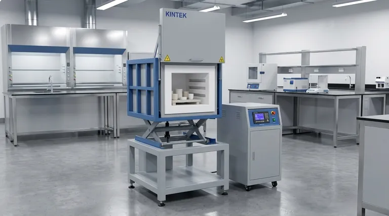Qual é o propósito de um forno mufla em um laboratório? Alcance calor puro e de alta temperatura para seus materiais