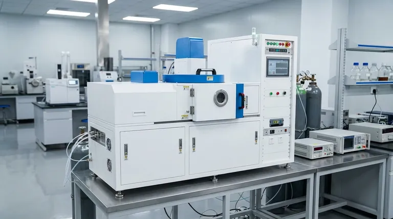 كيف يعمل الرش بالتيار المستمر (DC Sputtering)؟ دليل لترسيب الأغشية الرقيقة الموصلة