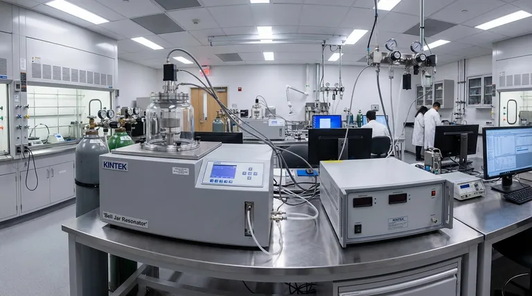 O que é o processo de deposição química a vapor aprimorada por plasma de micro-ondas? Obtenha Revestimentos de Baixa Temperatura e Alta Qualidade