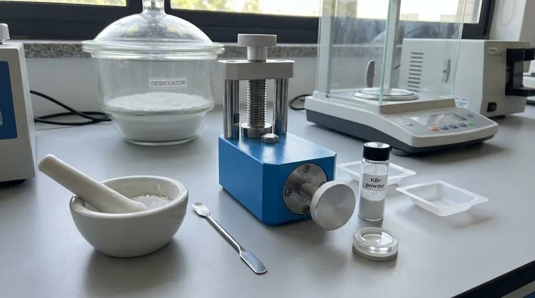 Quali sono i vantaggi dell'utilizzo del KBr nella preparazione dei campioni per la spettroscopia IR? Ottenere spettri puliti e accurati