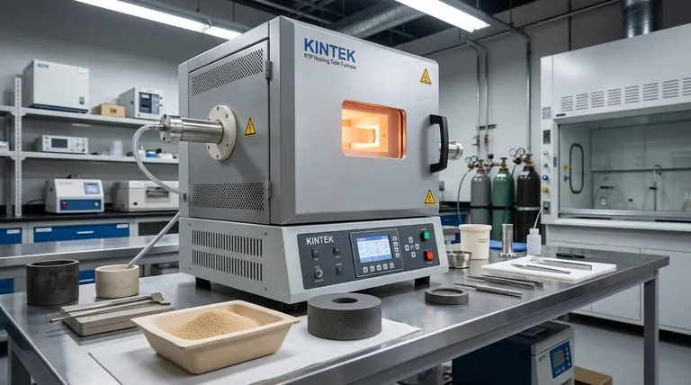 ¿Cómo funciona la sinterización? Una guía sobre la unión atómica y la densificación de materiales