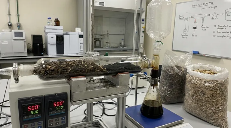 Quels sont les effets de la pyrolyse sur la biomasse ? Un processus ajustable pour le biochar, le bio-huile et le syngaz