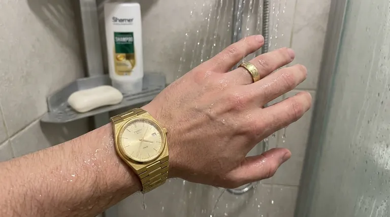 Pode tomar banho com revestimento PVD? Preserve a beleza e a longevidade dos seus itens revestidos.