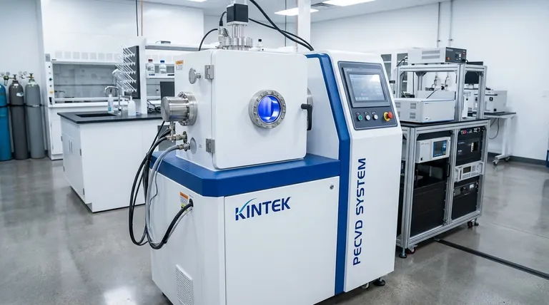 ما هو الترسيب بالرش في الفراغ؟ دليل لترسيب الأغشية الرقيقة بدقة