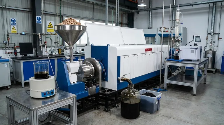 Quelles sont les utilisations de l'huile de pyrolyse ? Libérez son potentiel en tant que bio-brut pour la chaleur, l'énergie et les produits chimiques