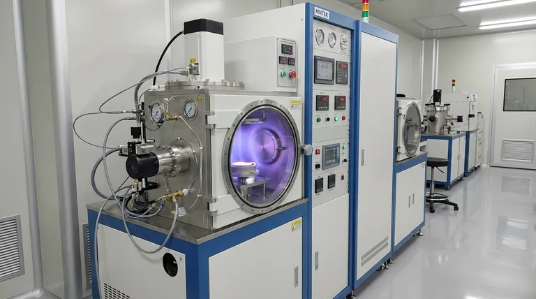 كيف يعمل نظام الرش بالشرارة (Sputtering)؟ حقق ترسيبًا فائقًا للأغشية الرقيقة في مختبرك